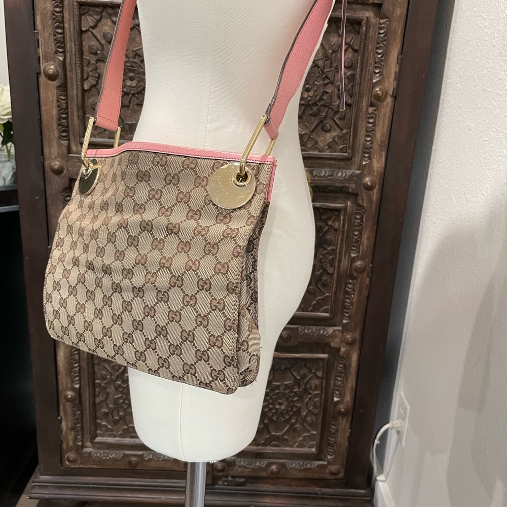 Authentic Gucci medium crossbody bag - Picture 5 of 14